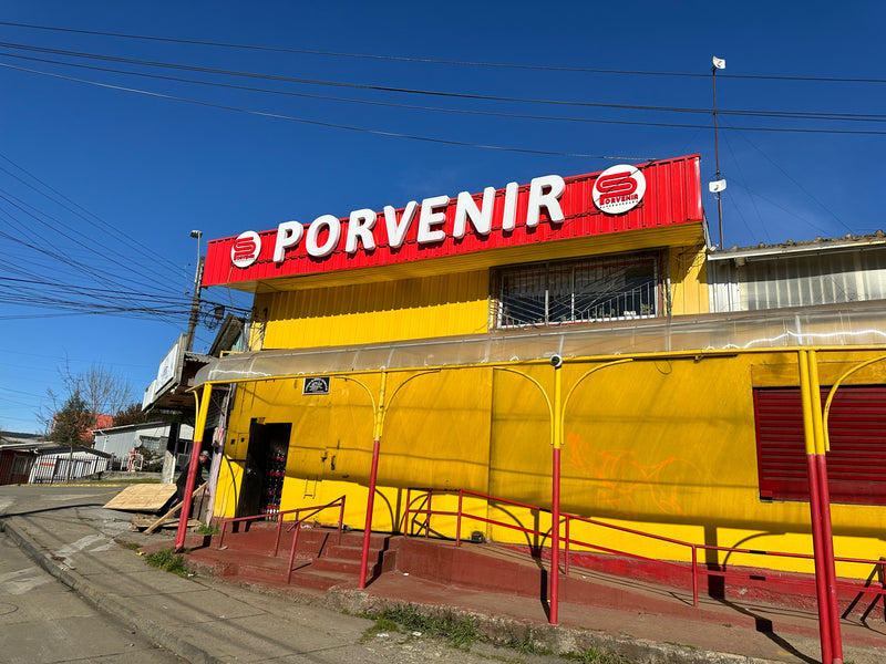 Caja de luz instalada en local comercial Concepción - IMPREGNA Publicidad