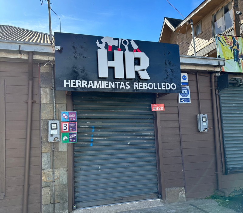 Caja de luz instalada en local comercial Concepción - IMPREGNA Publicidad